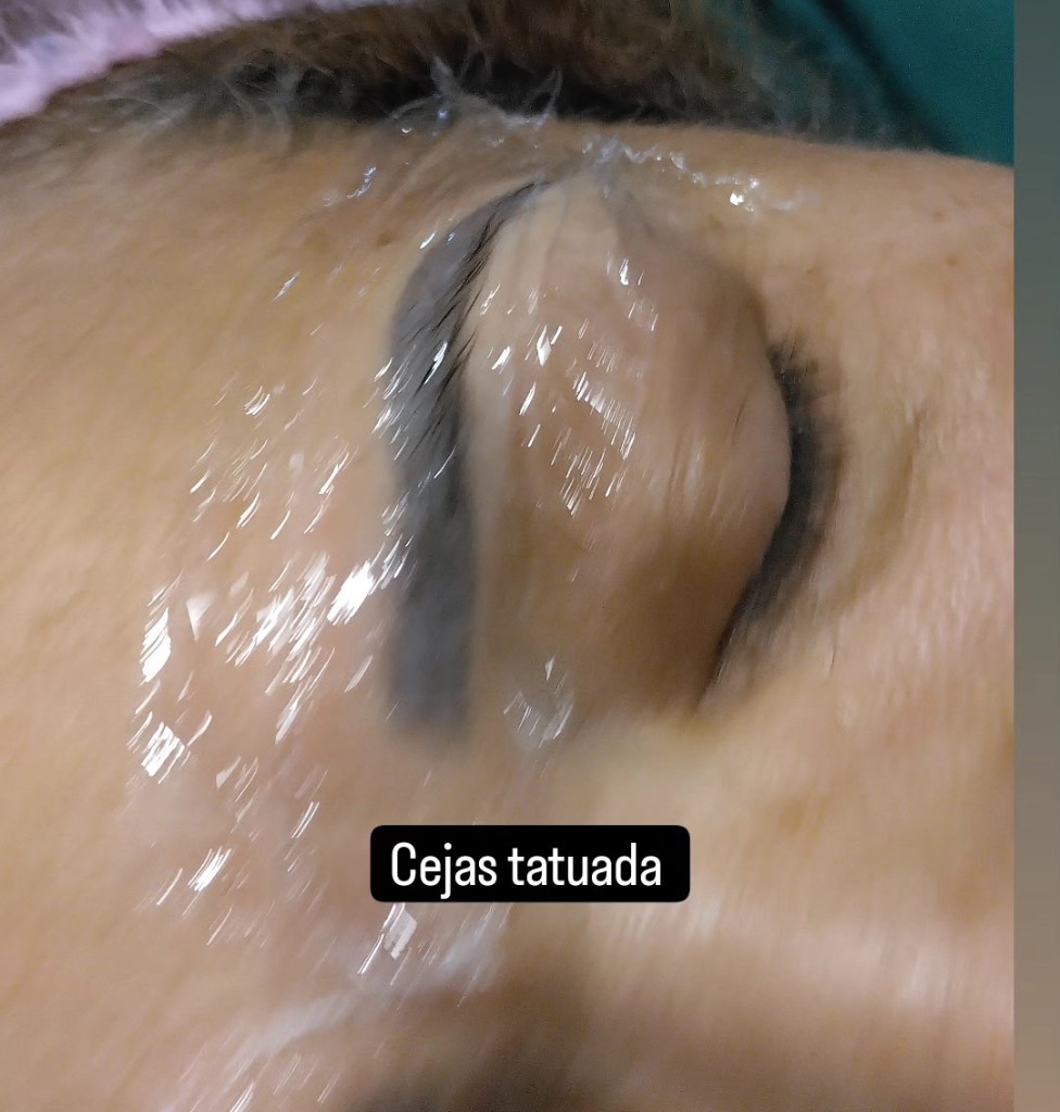 Cejas tatuadas